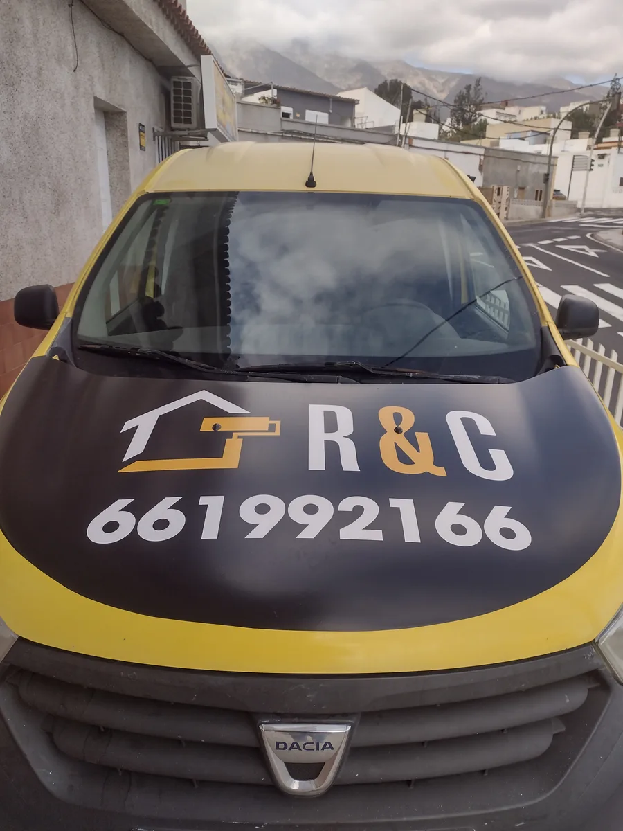 Rotulación Furgón RYC — Frontal — La Gráfica Tenerife