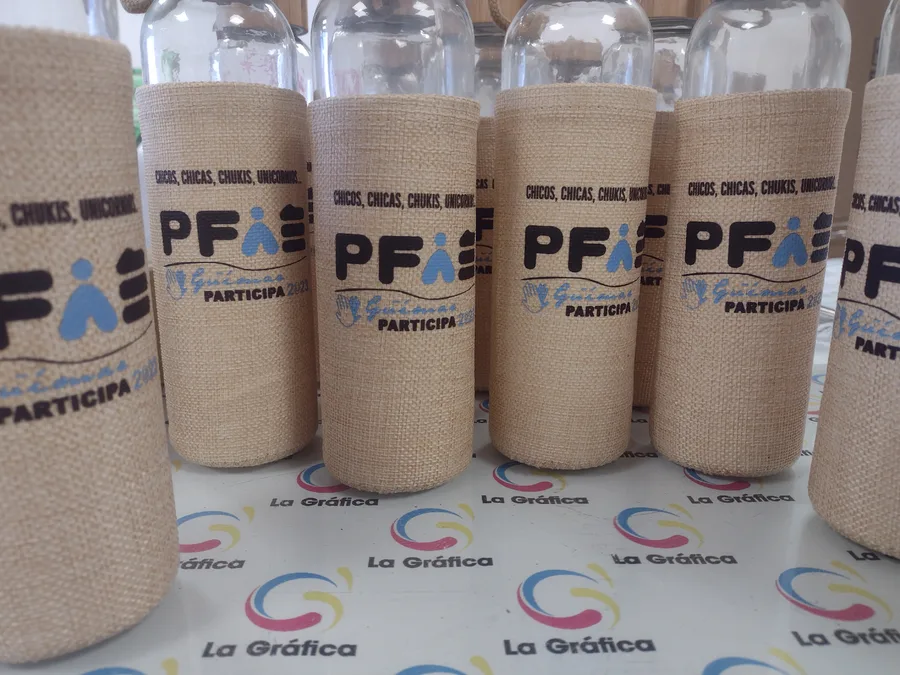 Botellas con Funda Personalizada — La Gráfica Tenerife