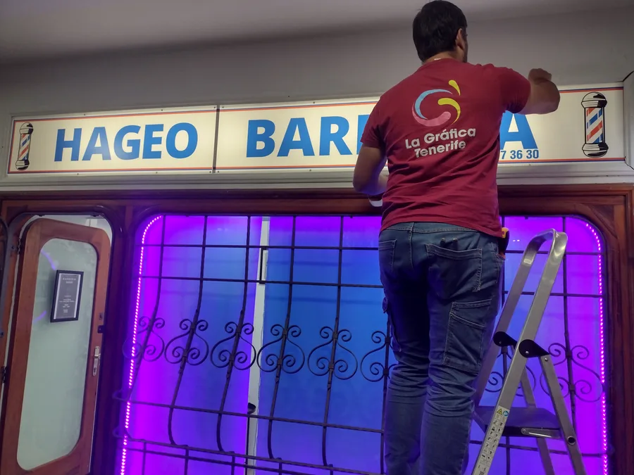 Cartel Luminoso Barbería Ageo — Instalado — La Gráfica Tenerife